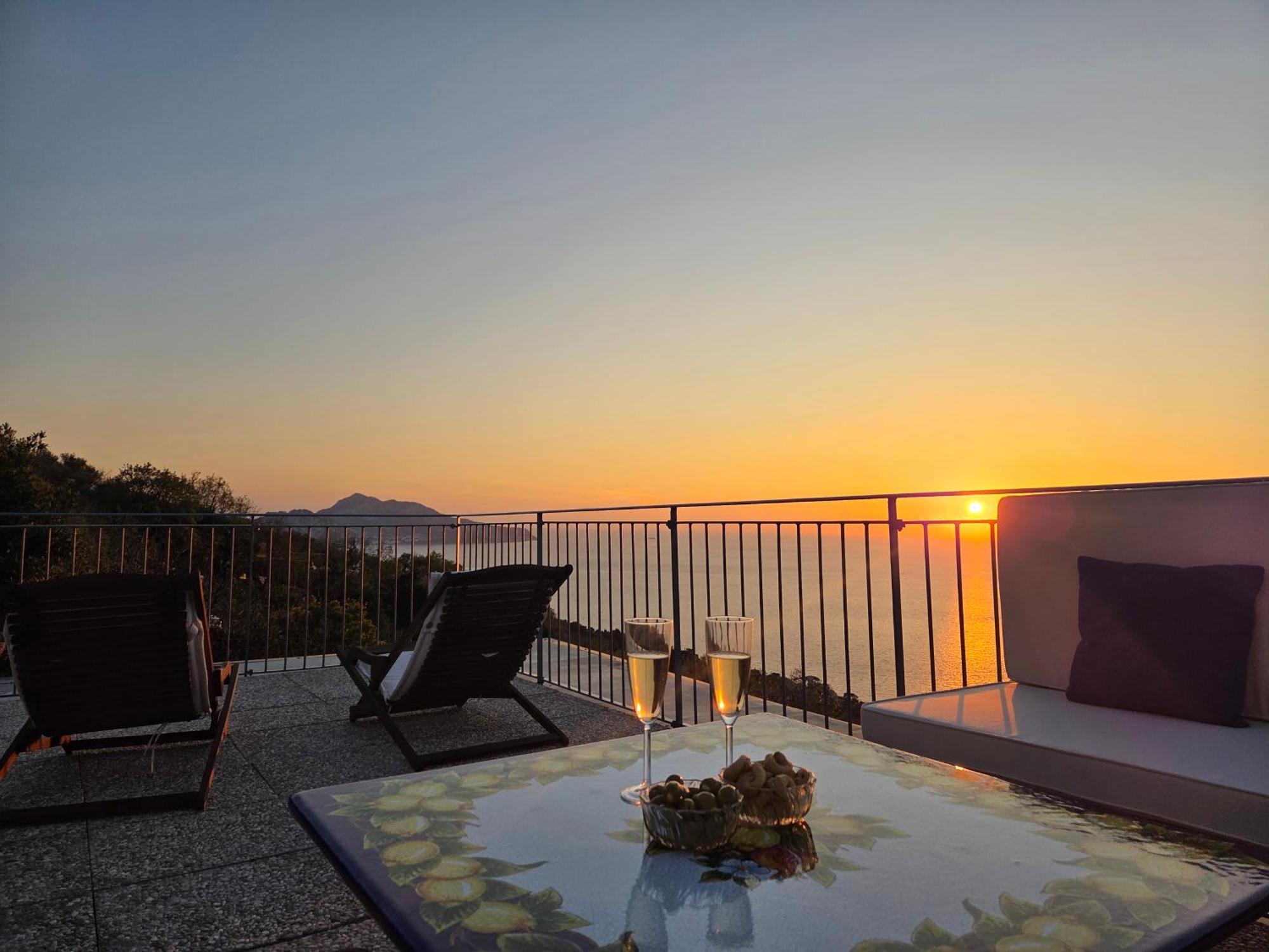 Sun & Relax, Relaxing Location With Seaview Villa Massa Lubrense Exterior photo